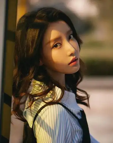 姜贞羽 双a舞担 专业出身 演过几部戏