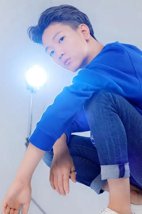 这个阳光帅气的少年叫冯坤,虽小小年纪,在童星圈却被津津乐道.