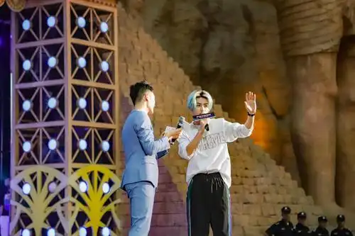 小鬼王琳凯场合照来啦你在人群中吗