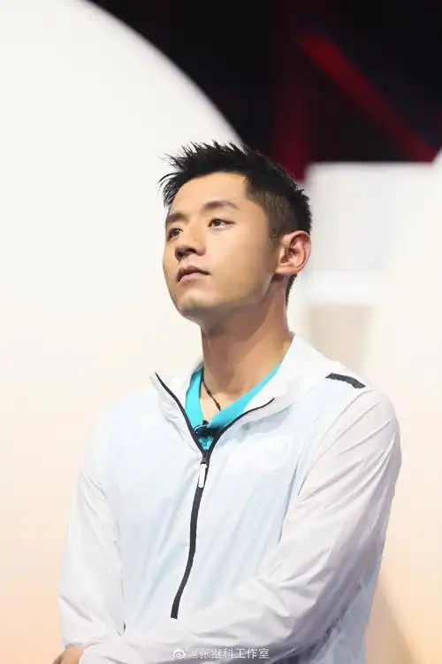 张继科化身电竞男呆萌可爱 - 图说资讯 - 猎马网 - 猎马网