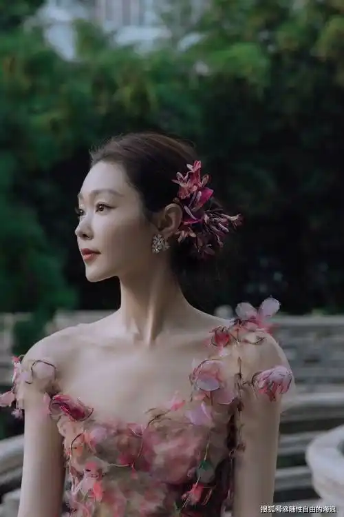 爱奇艺尖叫之夜女星红毯造型盘点,白鹿宋轶金晨田曦薇林允李一桐,谁最