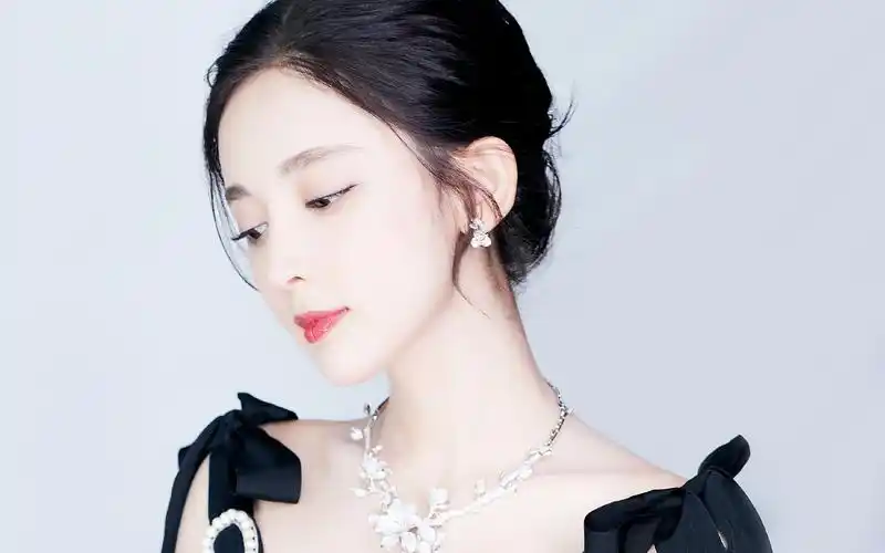 古力娜扎深v性感长裙写真图片桌面壁纸高清大图预览1920x1200_大陆