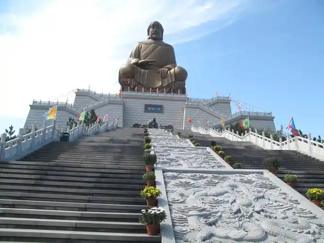 p>赤山地处荣成市石岛港西北方,方圆12.