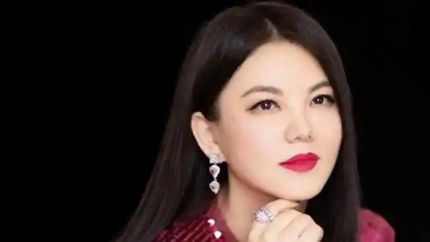 李湘,出生于湖南长沙,是一位知名的主持人,演员,制片人和商人.