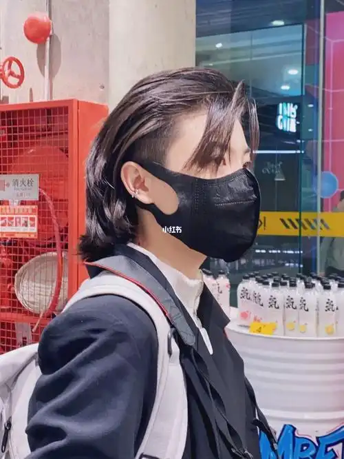 小栗旬发型扎起来还是放下