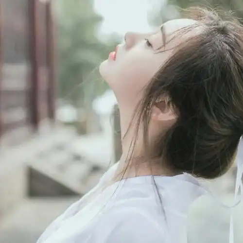 安静伤感寂寞白色系女生头像图片