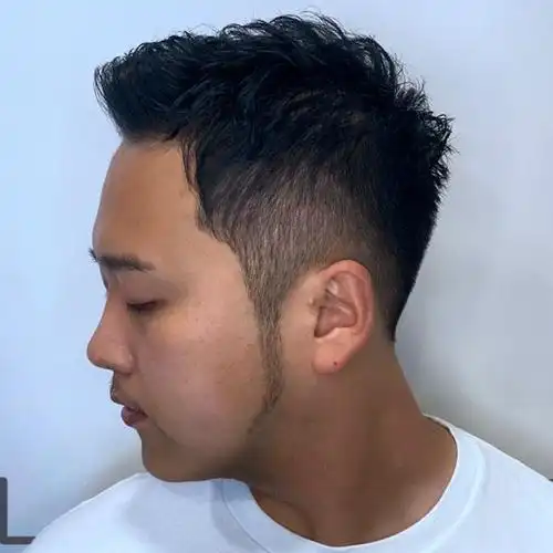 留长鬓角的男生发型设计 油头小背头凸显男人阳刚之美