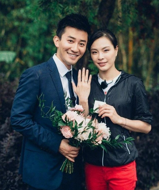 吴敏霞老公晒一家四口温馨日常,儿女可爱呆萌颜值高