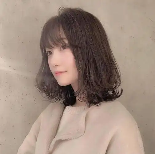 宝藏女孩的"温柔齐肩发"_发型