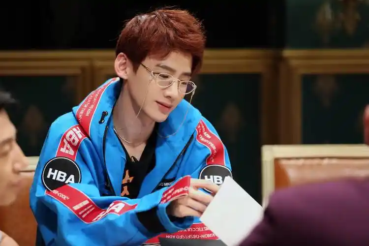 网红蛋蛋托关系表白白敬亭,暗示对方已经知道自己的存在,虽然"情敌"