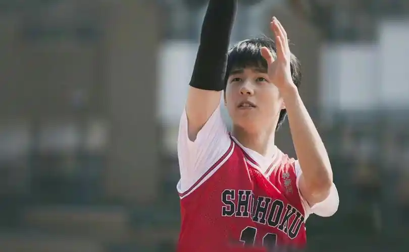 刘昊然打篮球照梦回余淮,谭松韵也依然是耿耿,谁的dna又动了?