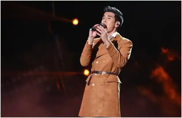 《中国新歌声》总决赛昨晚落幕,本地歌手向洋夺得亚军,来自大陆的"