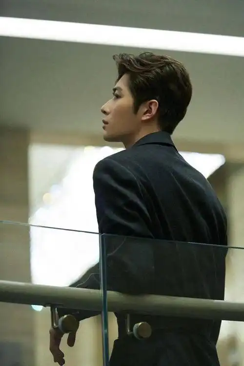 33岁陈学冬无效出道代表作被下架生病被传退圈半辈子白干