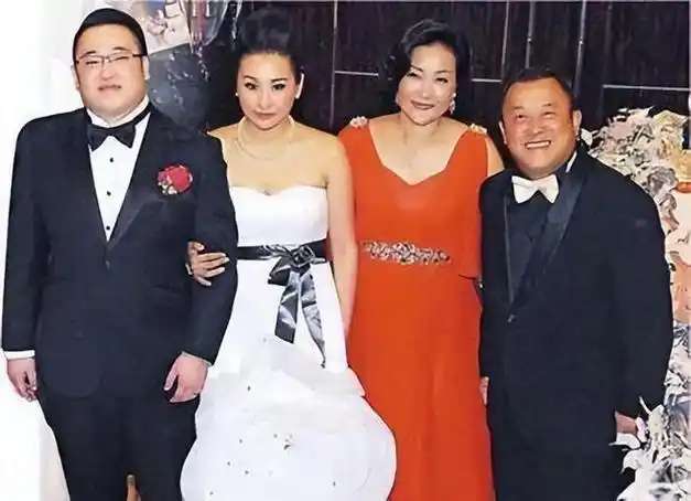 港圈大哥曾志伟曾经欠下的风流债