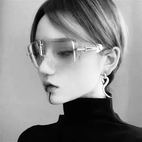 黑白头像女生冷酷霸气很坚强不敷衍的女人