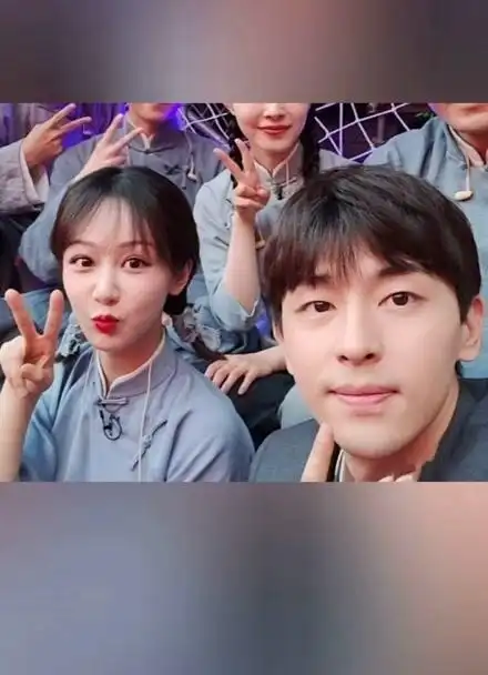 同框啦!邓伦杨紫李现