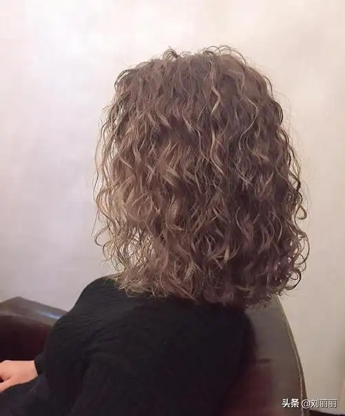 过年烫小卷洋气不老气时尚接地气