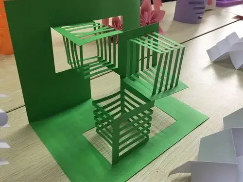 面材构成是以长,宽,两度空间的素材所构成的立体造型.