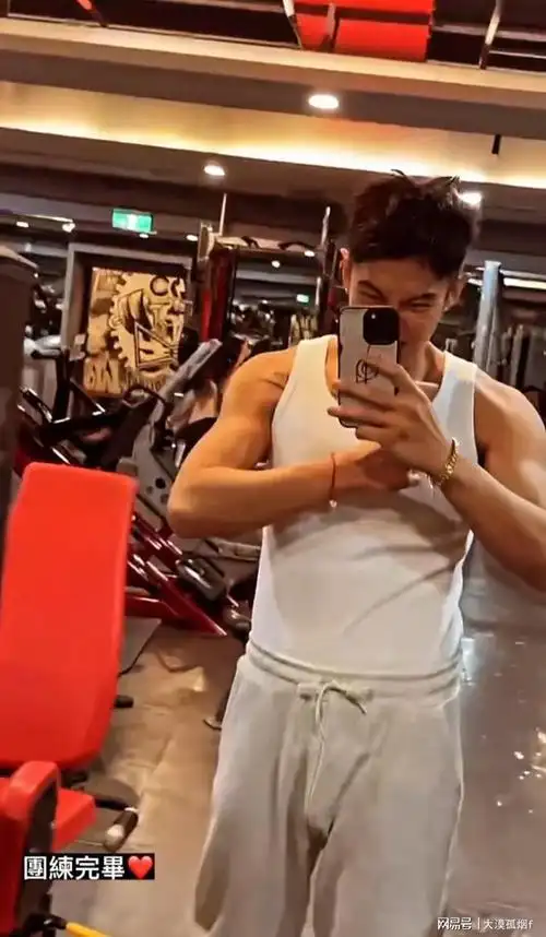 柯震东深夜自拍秀身材意外发现下面一大根影片流出