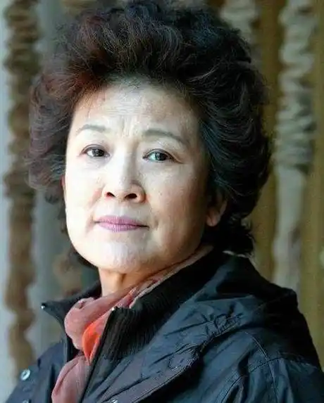 优秀演员宋春丽,为拍戏终生未生育,年逾花甲才当上了母亲_孩子_丈夫