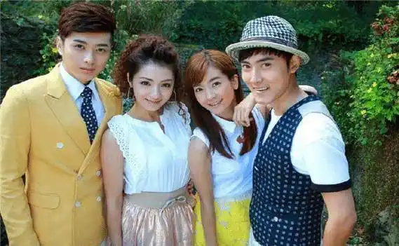 两个人在娱乐圈里爆红,杨紫成为了一线小花,演技得到大家的认可,邓伦