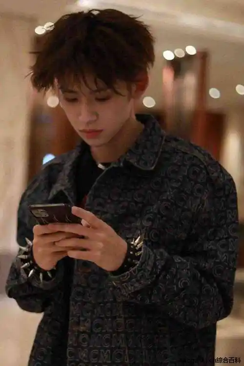 99年出生的小鬼在2017年参加了《中国有嘻哈》并崭露头角,而后一年