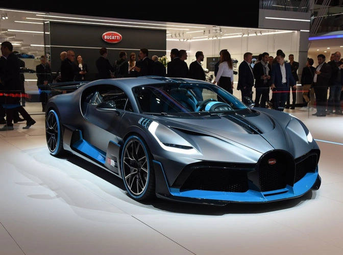 全球限量40台的布加迪divo,搭8.0tw16四涡轮引擎,中国仅一台