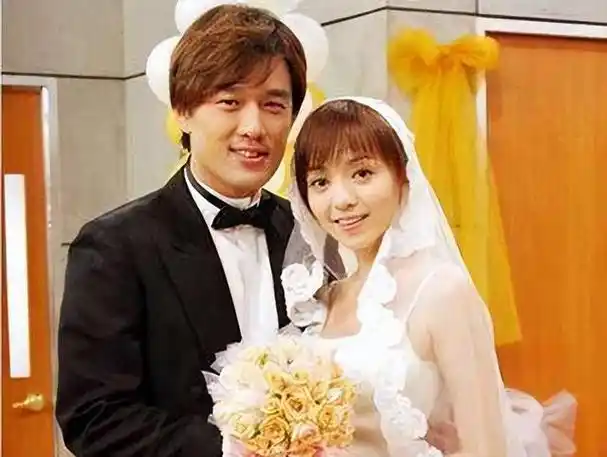 王耀庆所赚取的演戏和参加节目的收入都会交给妻子郭晏青保管.