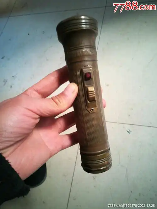 铜手电筒