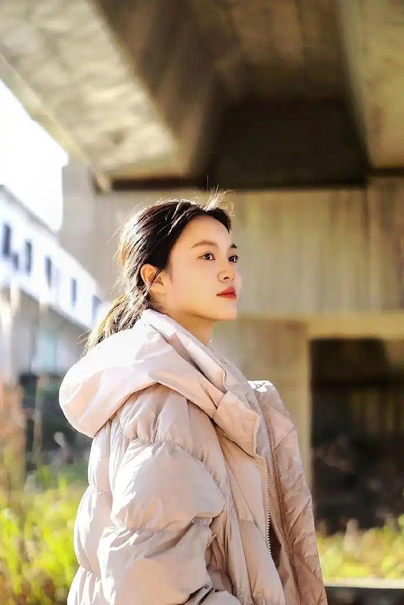 阳光下勤劳的张老师@张也也 #摄影日记 #人像写真 #乡村  - 抖音