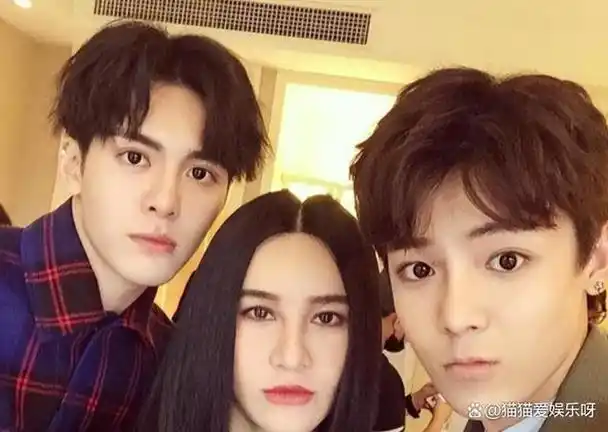 她所签约的经纪公司的法人代表是尚雯婕,实际上,这家公司的老板还包括