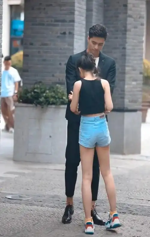 最萌30cm身高差牵手体重差了2倍仅因一点腿长意外一样