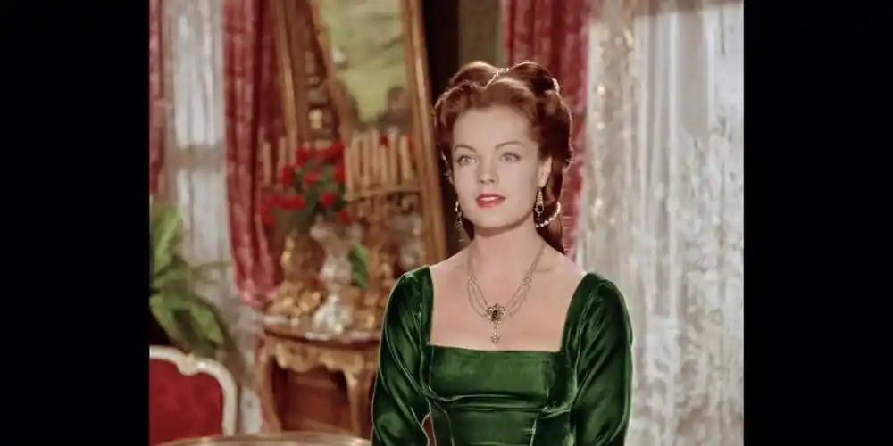 高分电影 #茜茜公主 真的是绝美的画面,那套#墨绿色 的礼服裙有被惊艳