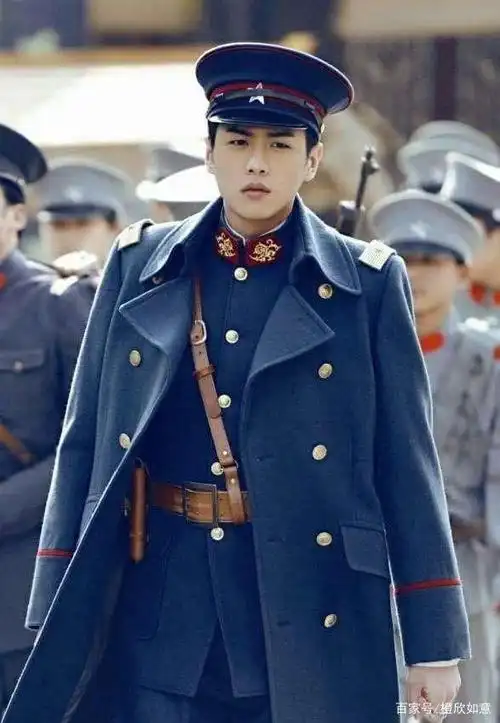 哪些明星的军装特别帅的呢?嘻嘻. 吴京 《战狼》冷锋