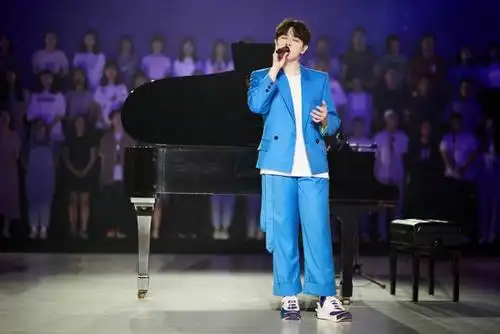 弹钢琴的王子带光而来 兜兜分享尤长靖特别版《昨日青空》九宫格