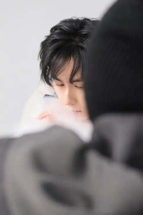 一天三两事##定格这一天##胡一天风度三月刊封面##多面的胡一天