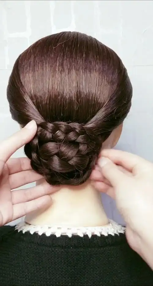 我要上热门#妈妈款优雅低位盘发