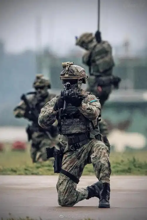 解放军新型单兵装备,配发!|夜视|头盔_网易订阅