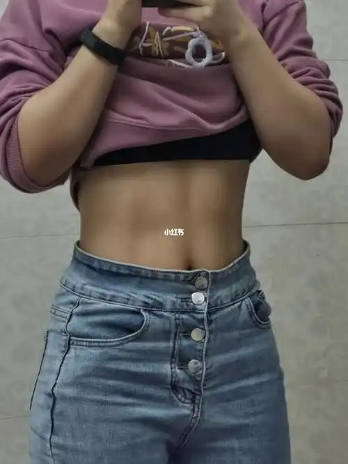 15398浅晒下四块腹肌