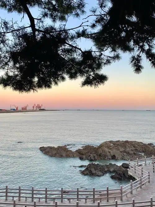 秋天傍晚的海边