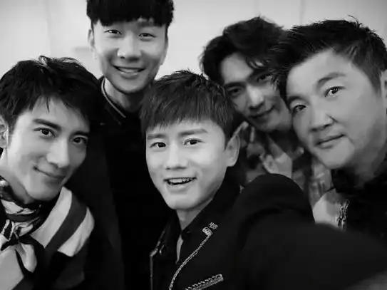 谢娜没和张杰合照是不是洗碗?_音乐_观众_演唱会