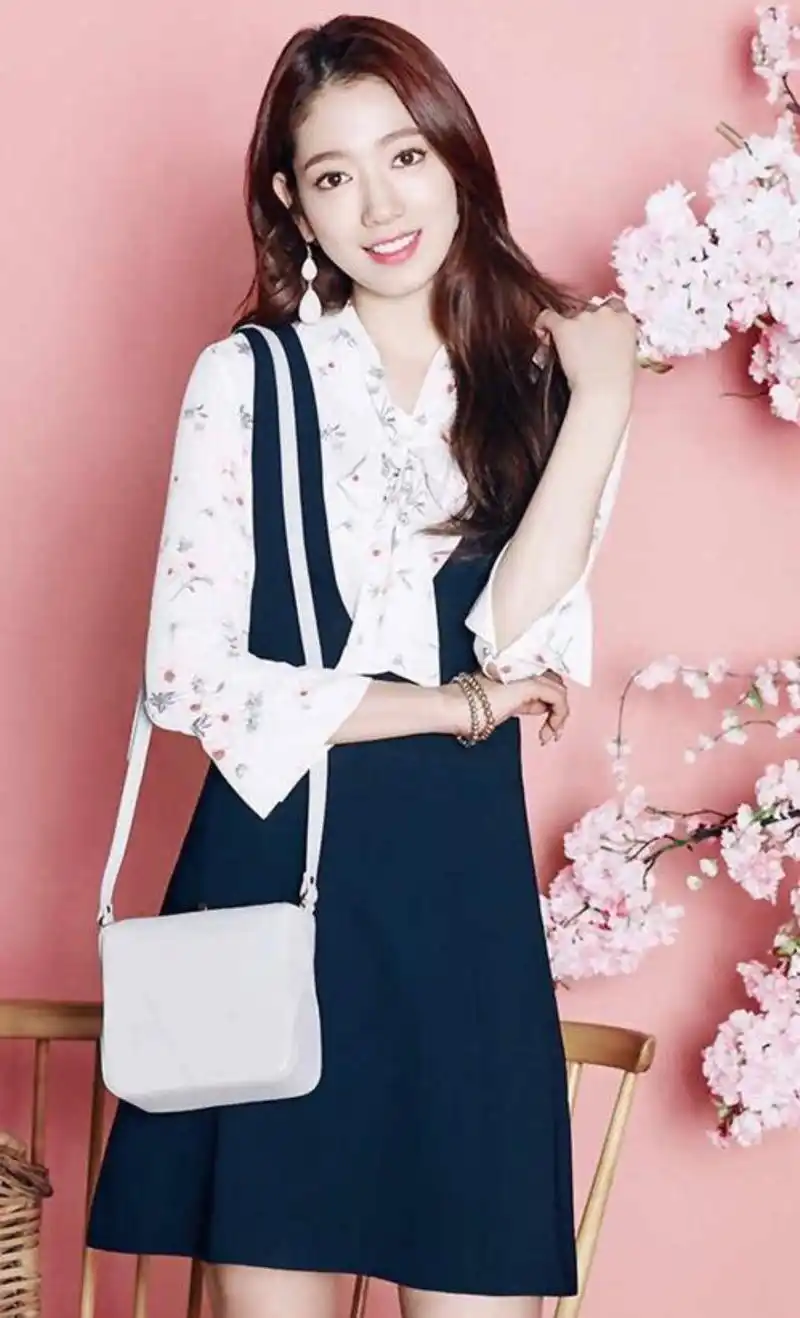 朴信惠穿搭合集轻松驾驭各种风格真的不要太好看