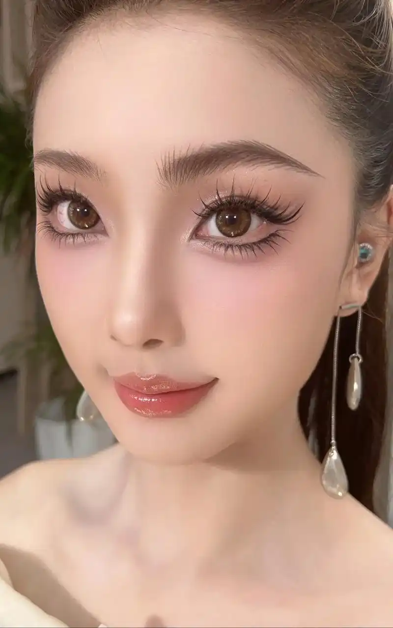 千面的美丽容颜#清冷感十足的淡颜骨相妆怎么画 #好看的眼妆怎么画