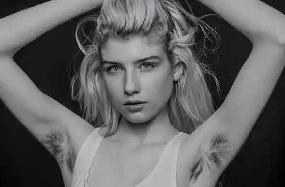 然而,一些女生可能因为腋毛丰厚而不喜欢穿吊带裙或者无袖裙,因为腋下