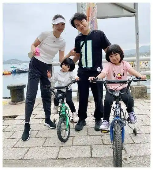 李亚男_生活_家庭