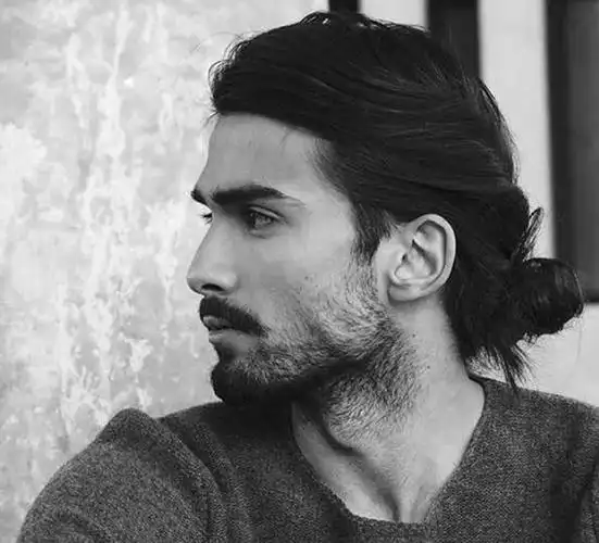 6款令人惊艳的男生长发发型推荐-图1