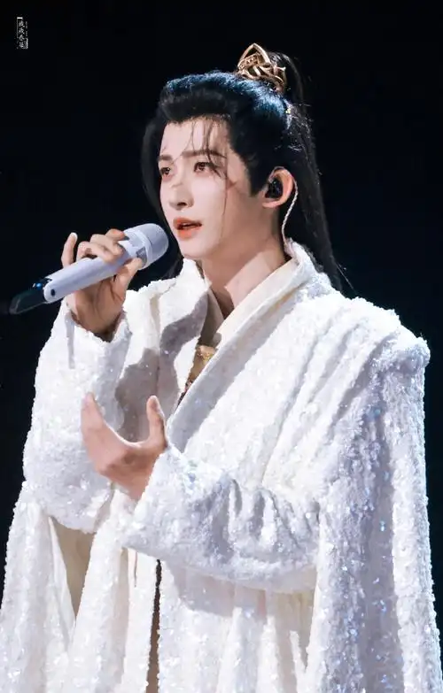 刘宇再现龙鳞装非遗之美##刘宇国风美少年