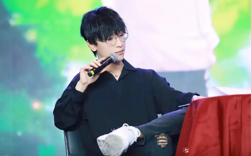 景向谁依本色出演(bushi,emmm戏来的就挺突然的,也是没sei了哈哈哈