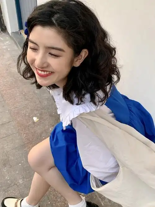 短发女生烫蛋卷头也太甜了吧减龄首选