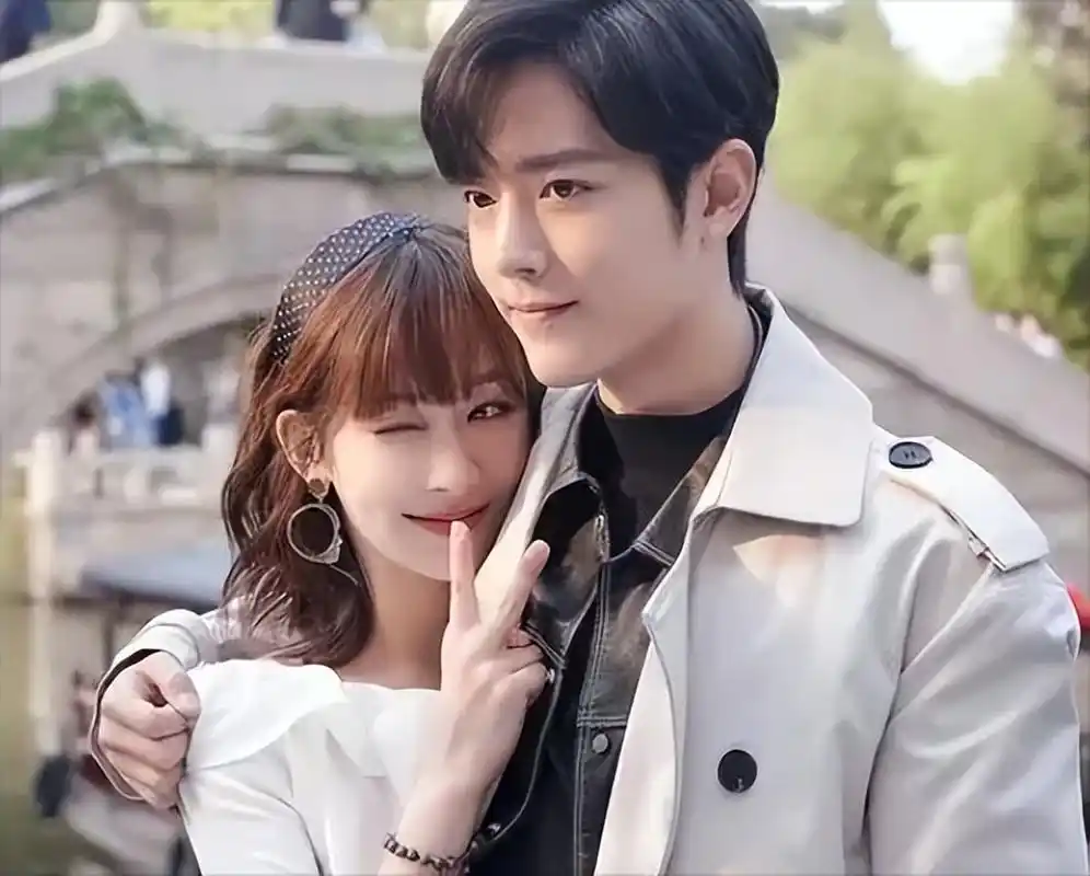 肖战和杨紫被传恋情,疑似在横店约饭,但被证实并非同一天.